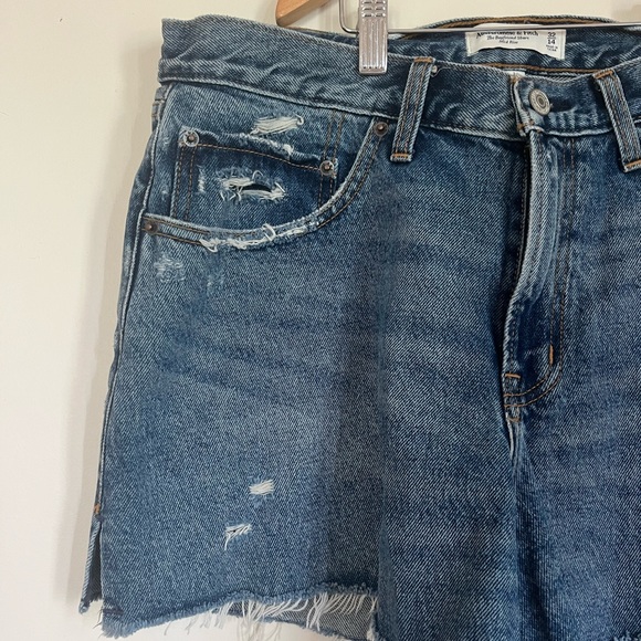 Abercrombie The Boyfriend Short (Curve Love) - Picture 4 of 5